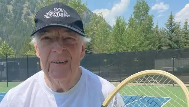 Avustralyalı Tenis Efsanesi Fred Stolle Hayatını Kaybetti: Spor Dünyasında Bir Dönemin Kapanışı