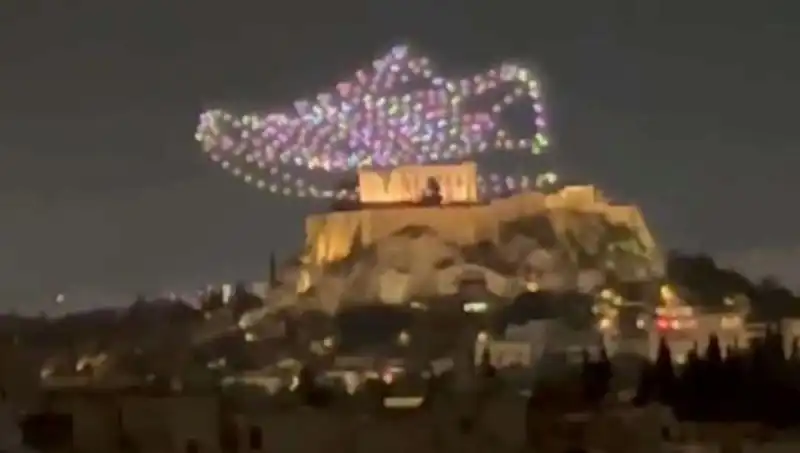 Akropolis Üzerinde Drone ile Reklam Yayını: Soruşturma Başlatıldı