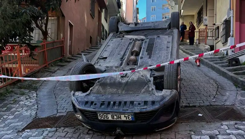 El Freni Çekilmeyen Otomobilin Yola Seren Kazası Şehri Sarstı!