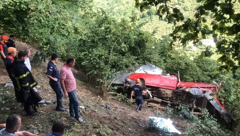 Fındık İşçilerini Taşıyan Araç Feci Kaza Yaptı: Can Kaybı ve Yaralılar Var