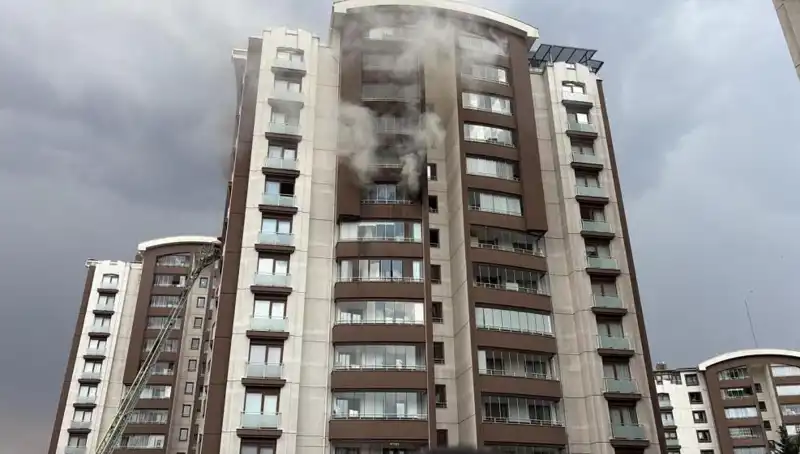 Ankara'da 14 Katlı Binada Yangın: Kurtarma Operasyonu Hayat Kurtardı!