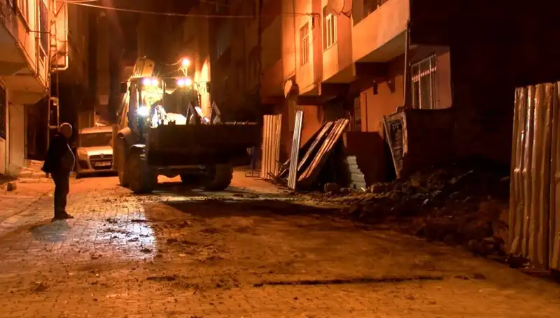 Bağcılar’da Yana Eğilen Bina Boşaltıldı: Nedenleri ve Sonrası Neler Olacak?