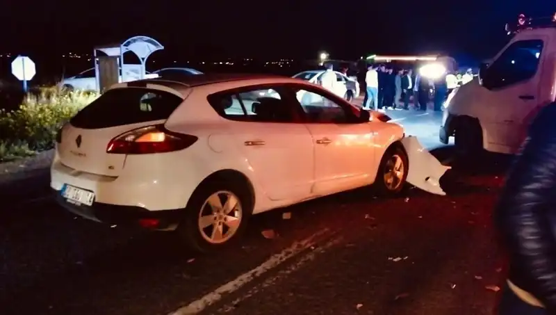 Kafa Kafaya Çarpışma: 1 Ölü, 7 Yaralıyla Yol Kenarında Facia