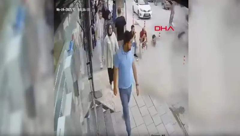TIR Patiği Patladı: Aniden Yükselen Korku ve Şok Anları