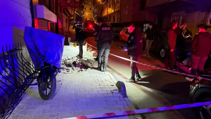 Küçükçekmece'de Plakasız Motosikletle Gerçekleşen Saldırı Şok Etti!