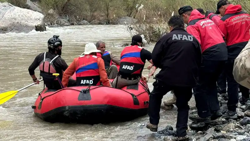 Zap Suyu'nda Mahsur Kalan 4 Kişi Kurtarıldı: Olayın Ayrıntıları