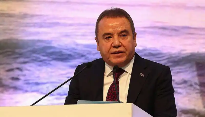Antalya'nın Umudu: Muhittin Böcek'in Hayatı ve Başarıları