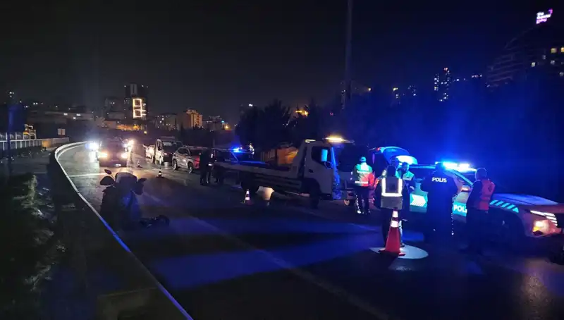 TEM Otoyolu’nda Şok Edici Kaza: Yatan Kişiyi Metrelerce Sürükledi!