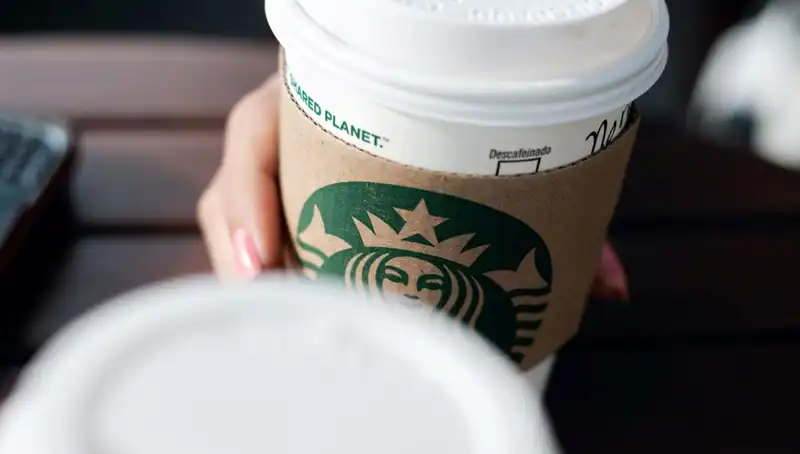 Starbucks’ın 50 Milyon Dolarlık Kahve Krizi: Tazminatın Arkasındaki Sır Ne?