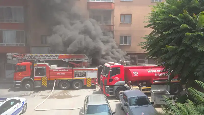 Niğde'de Beyaz Eşya Deposunda Meydana Gelen Yangın Korkuttu