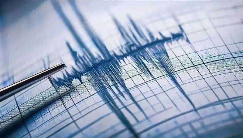 Ege'de Şiddetli Deprem: 3.0 Büyüklüğündeki Sarsıntılar Nerelerde Hissedildi?