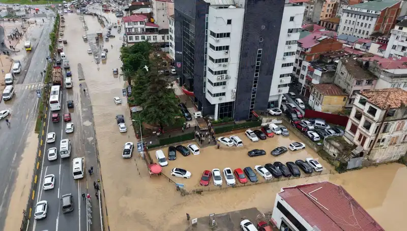 Trabzon'da Sel Felaketi: Kayıp Kişinin İzini Süren Arama Çalışmaları Devam Ediyor