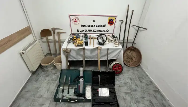 Çaycuma’da Kaçak Kazı yapan 5 Kişi Suçüstü Yakalandı: Olayın Perde Arkası