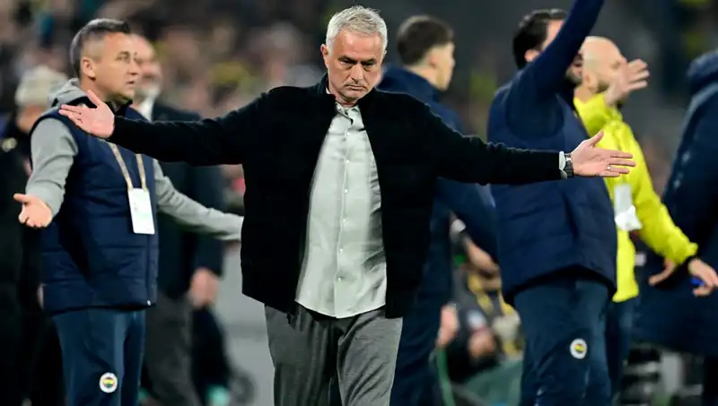Mourinho’nun Stratejileri Neden Eskidi? Futbol Dünyasından Tepkiler!