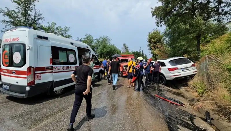 Sakarya'da Kamyonet ve Cip Çarpıştı: 4 Çocuk da Yaralı