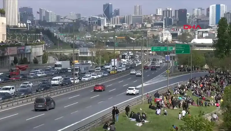 Deprem Sonrası Trafik Yoğunluğu %56 Artış Gösterdi: Nedenleri ve Sonuçları