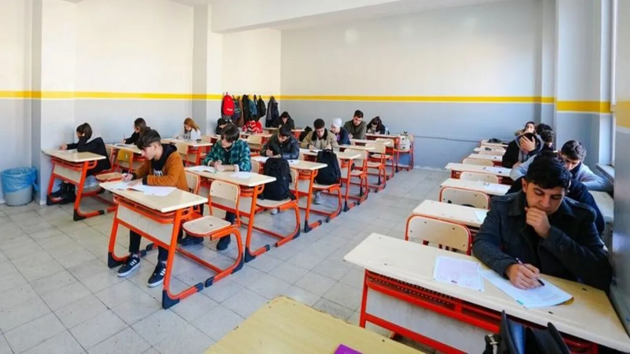 İstanbul’da Ortak Sınavlar Yeniden Yapılacak: Sorular Sızdırıldı İddiası Araştırılıyor