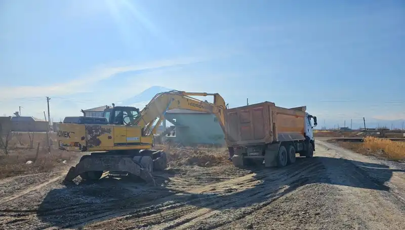 Iğdır'da Metruk Yapıların İhtiyaç Duyulan Yıkım Süreci Başladı