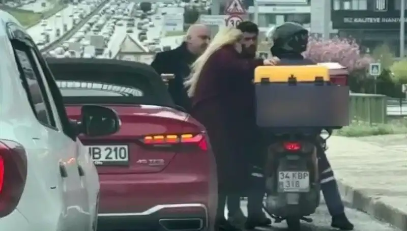D-100 Karayolu'nda Motokurye ile Yaşanan Silahlı Tartışma Korku Saçtı