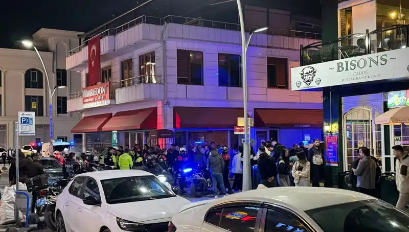 Havaya Ateş Açtı, Kafe Sahibine Bıçakla Saldırdı: Şok Edici Olay!