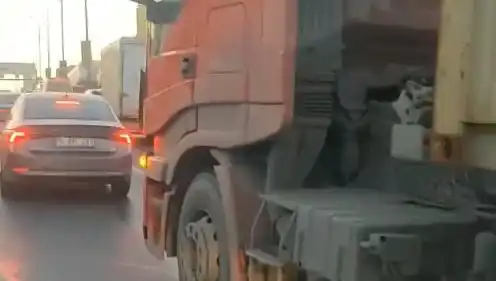 D-100'de Yol Verme Kavgası: TIR'ı Üzerine Süren Sürücü Şok Etti
