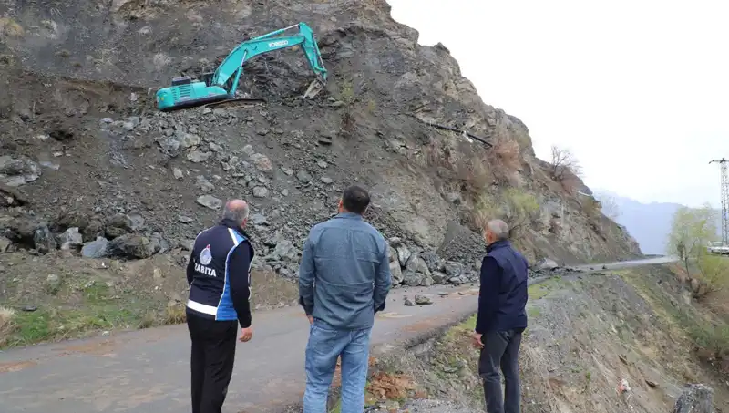 Hakkari'de Kaya Düşmeleri için Acil Önlemler Alınıyor