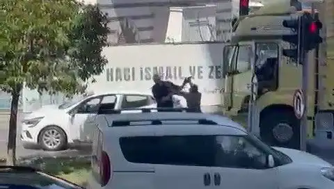 İstanbul Trafiğinde Çekiçli Dehşet: Kaza Sonrası Yaşananlar ve Önlemler