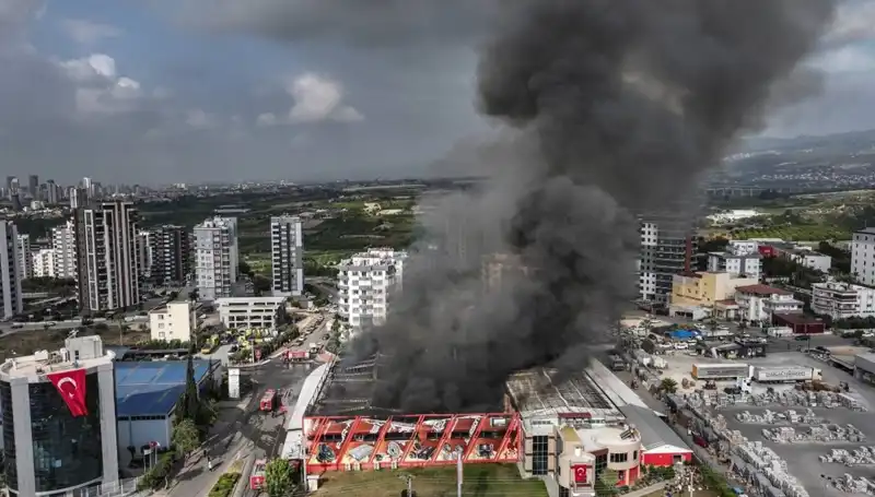Mersin’de Fabrika Yangını: TOMA İle Eş Zamanlı Müdahale Gerçekleşti