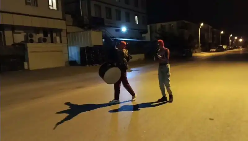 Erzincan Sokaklarında Sahur Coşkusu: "Örümcek Adamlar" İle Gecenin Neşesi