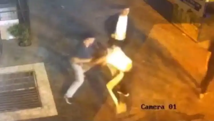 İstanbul Sokaklarında Tekmeli Yumruklu Kavganın Gizemi Nedir?