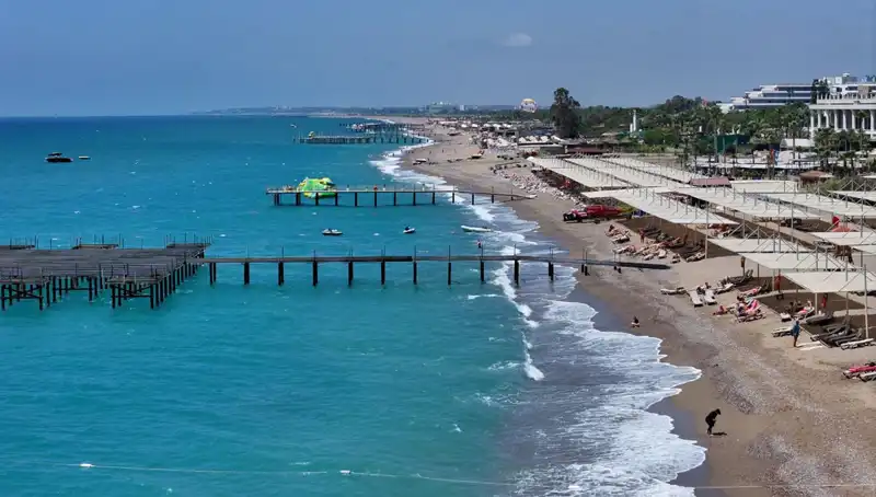 Antalya Sahillerinde Güneşli Hava, Turistlerin İlgi Odağı Oldu