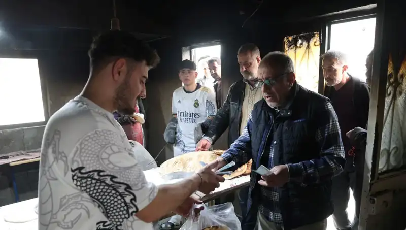Ekmek İçin 7 Kilometre! Saat 15.00'te Yoğunluğun Sebebi Ne?