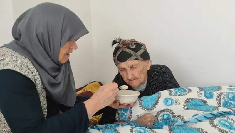 102 Yaşındaki Kezik Nine, Hayatında Hiç Doktora Gitmedi, Uzun Yaşam Sırrını Açıkladı!