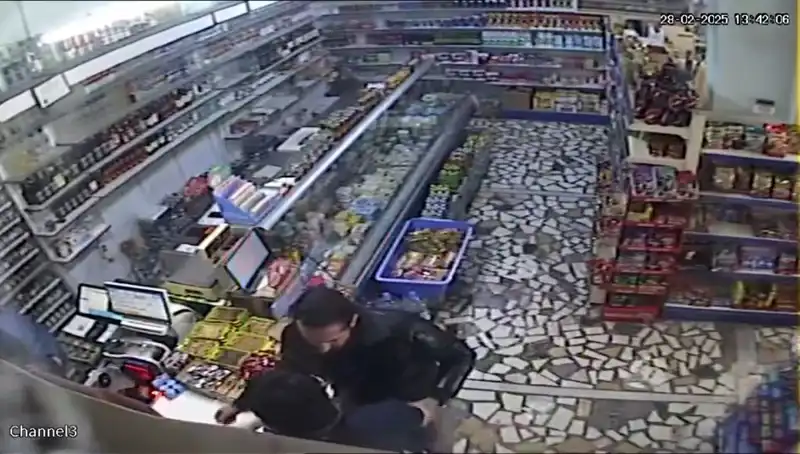 Cezaevi Firarisi Markette Dehşet Saçtı: Bıçakla Girişti, Mermer Fırlattı!