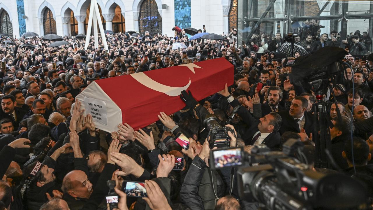 Türk Sinemasının Efsane İsmi Ferdi Tayfur Son Yolculuğuna Uğurlandı