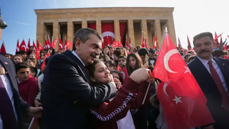 Bakan Tekin ve Çocukların Anıtkabir Ziyareti: Geleceğe Düzgün Bir Adım