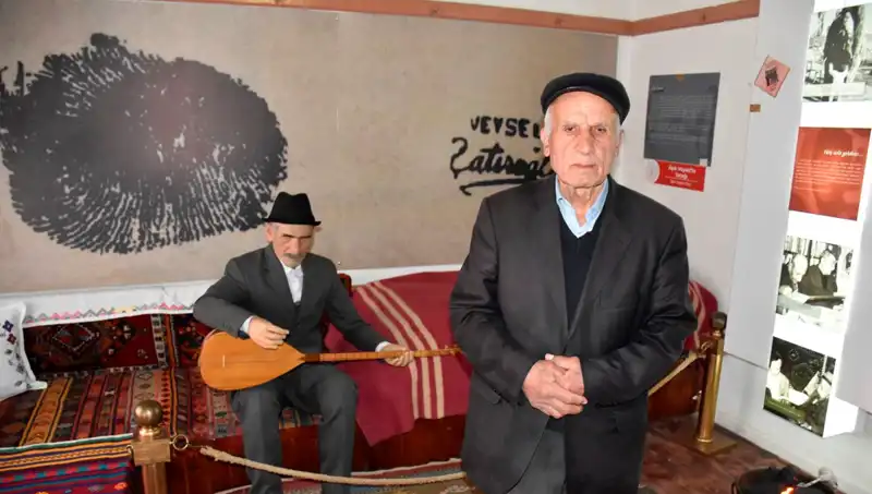 Aşık Veysel'in Yolculuğunda Gizli Kalmış Hikayeler ve Sözleri