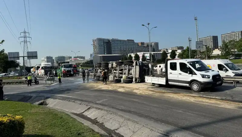 D-100 Yan Yolda Beton Mikserinin Devrilmesi: Kaza Anı ve Sonrasında Neler Oldu?