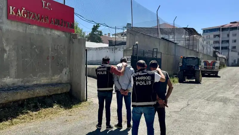 Kars'ta Uyuşturucu Operasyonu: İki Kişi Yakalandı ve Tutuklandı