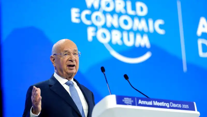 Davos’un Kurucusu Klaus Schwab Görevini Bıraktı: Nedenleri ve Sonrası