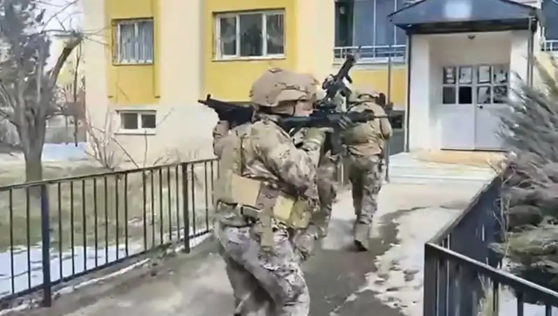 Bingöl'de DAEŞ Operasyonunda 3 Şüpheli Tutuklandı: Ayrıntılar Ortaya Çıktı