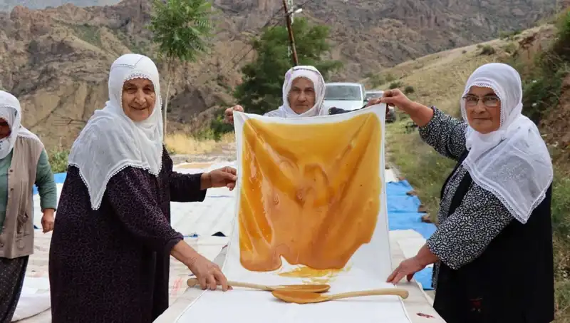 Yazın Unla Pişirilen Sağlıklı Lezzet: Güneşin Altında İki Gün Kurutuluyor