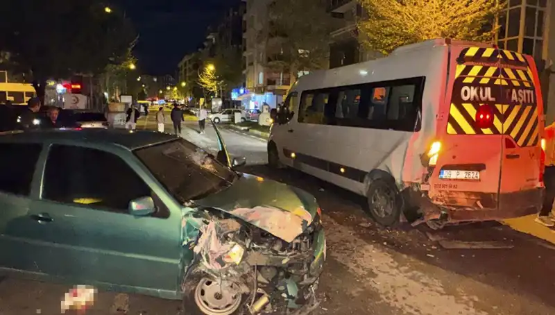 Otomobil Servis Minibüsüne Çarptı: 6 Yaralı, Kazanın Sebepleri Neler?