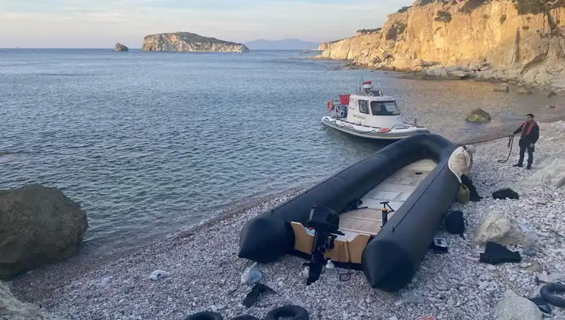 İzmir'de 38 Düzensiz Göçmen Yakalandı: Sırların Perdesi Aralanıyor