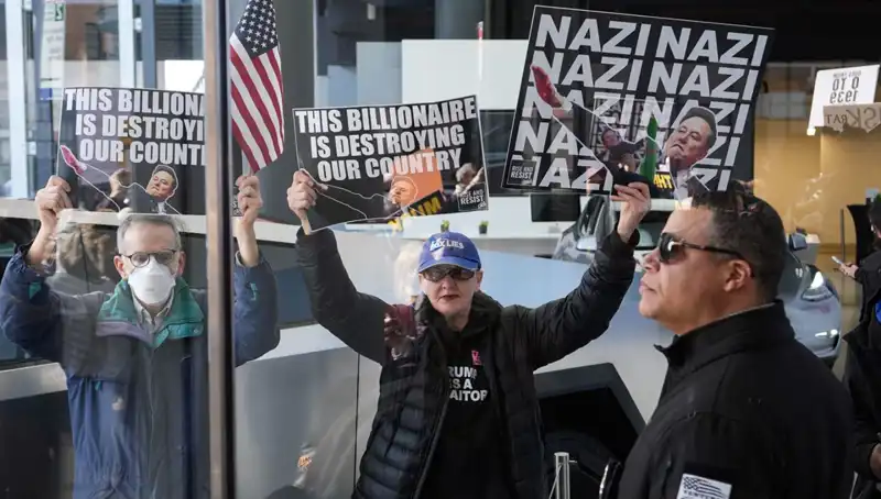 Elon Musk’a Yönelik Protestolar: SpaceX ve Tesla Önünde Trump Yönetimi Tepkisi