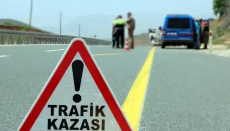 Otomobil ile Kamyon Çarpıştı: Korkunç Kazanın Detayları ve Yaralıların Durumu