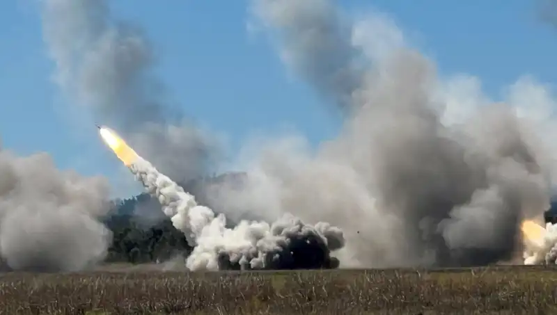 Avustralya'nın Askeri Gücünü Gözler Önüne Seren HIMARS Atışı Gerçekleşti!