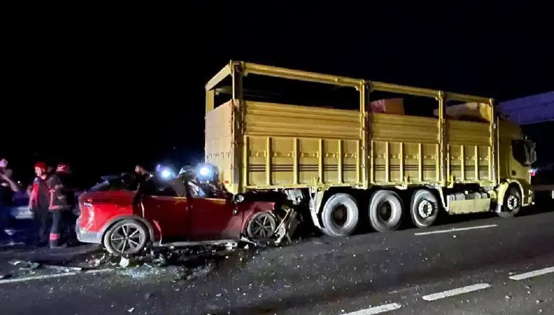 Kayseri'de Feci Kaza: Kamyona Çarpan Araçta Hayatını Kaybeden Sürücü